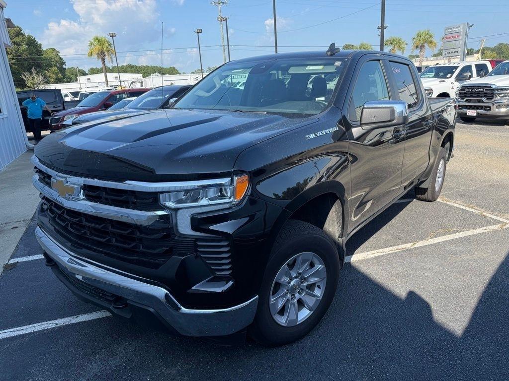 Chevrolet Silverado 1500 4WD Crew Cab 147" LT w/1LT 2026