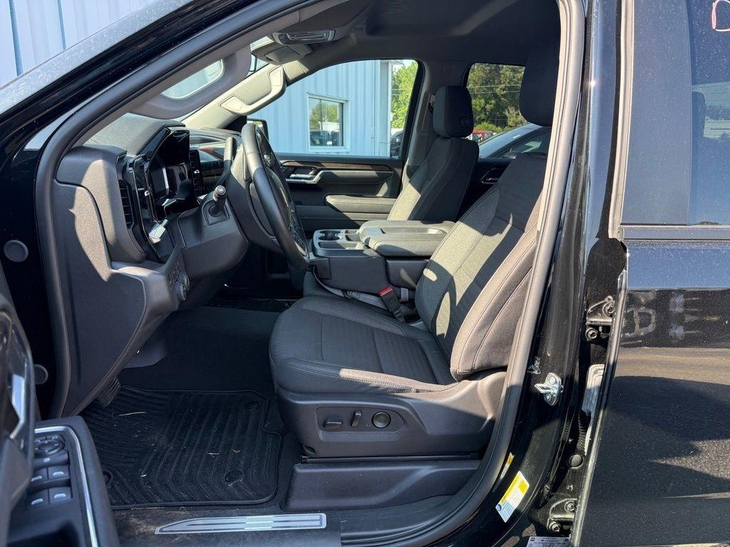 Chevrolet Silverado 1500 4WD Crew Cab 147" LT w/1LT 2026