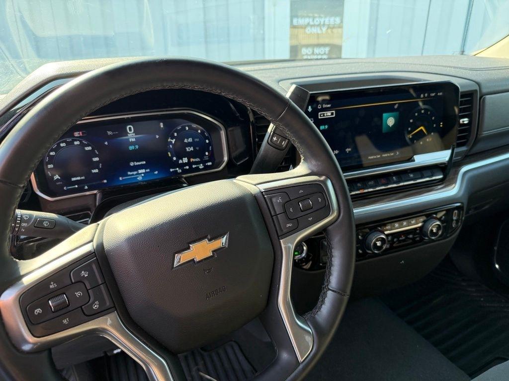 Chevrolet Silverado 1500 4WD Crew Cab 147" LT w/1LT 2026