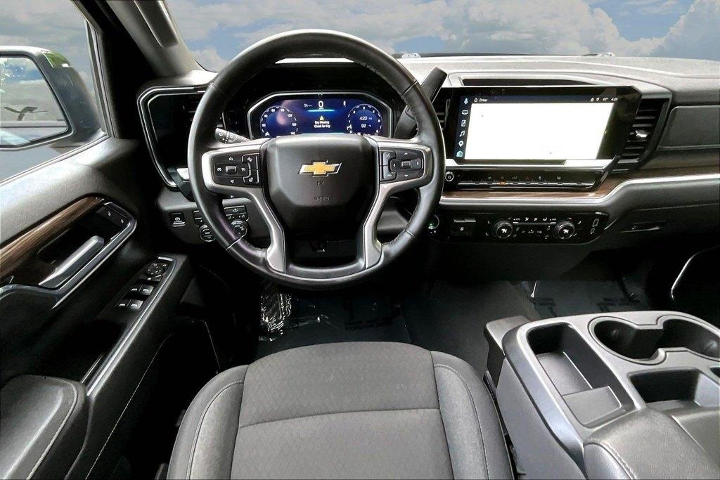 Chevrolet Silverado 1500 4WD Crew Cab 147" LT w/1LT 2026