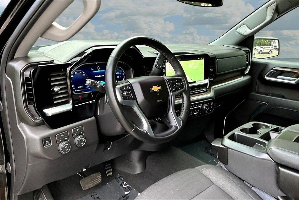 Chevrolet Silverado 1500 4WD Crew Cab 147" LT w/1LT 2026