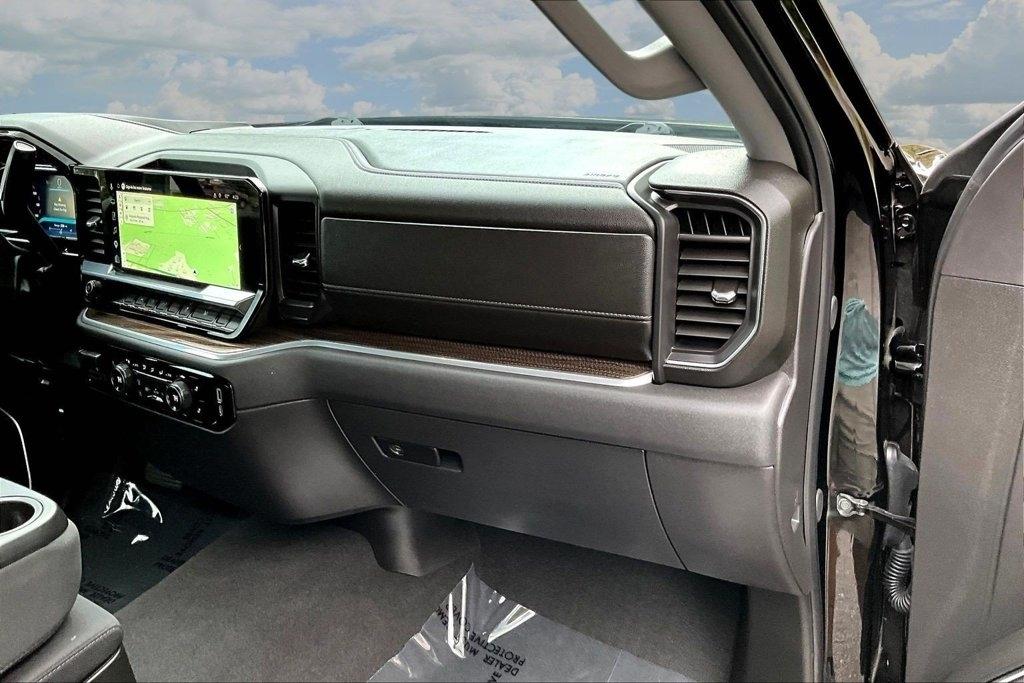 Chevrolet Silverado 1500 4WD Crew Cab 147" LT w/1LT 2026