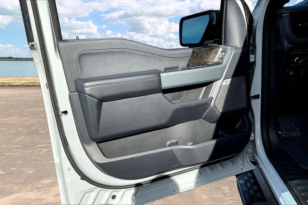 Ford F-150 Lightning LARIAT 4WD SuperCrew 5.5' Box 2023