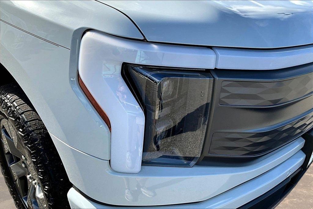 Ford F-150 Lightning LARIAT 4WD SuperCrew 5.5' Box 2023