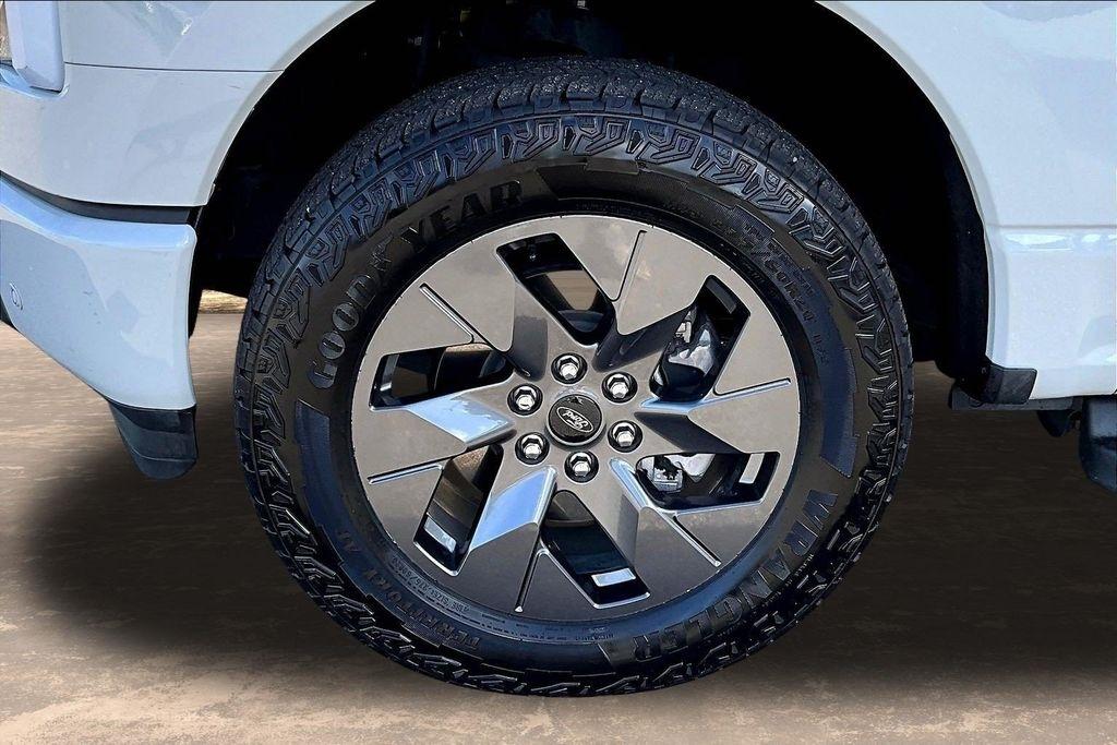 Ford F-150 Lightning LARIAT 4WD SuperCrew 5.5' Box 2023