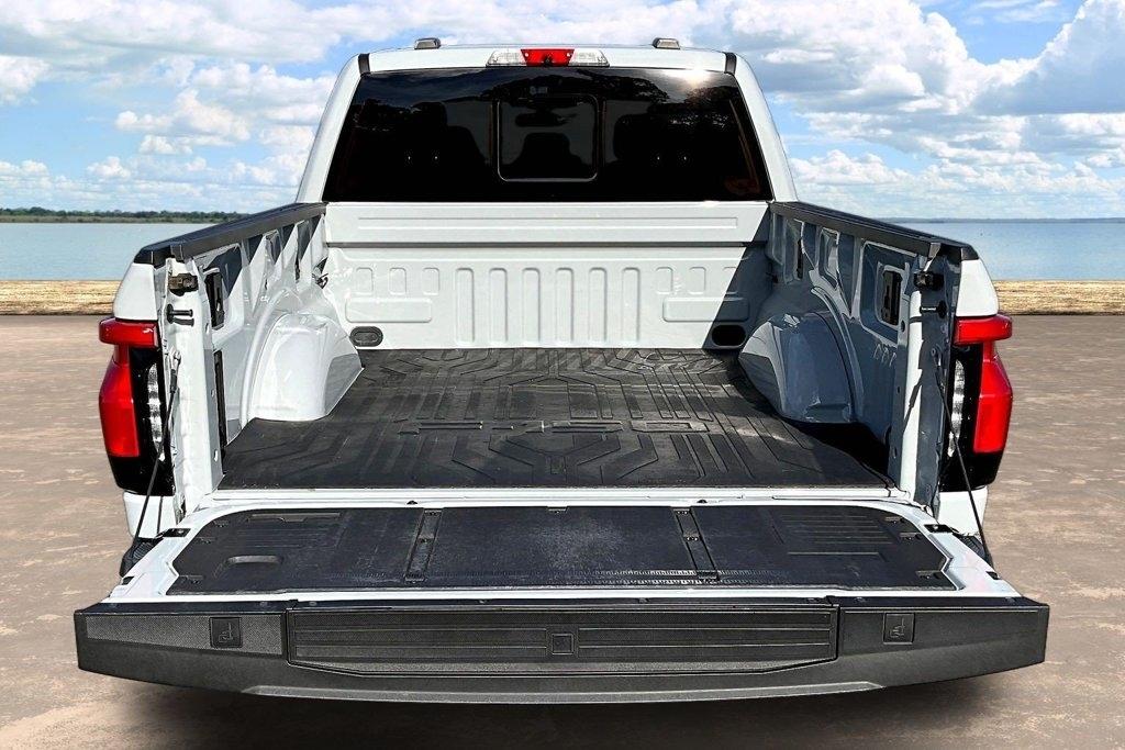 Ford F-150 Lightning LARIAT 4WD SuperCrew 5.5' Box 2023