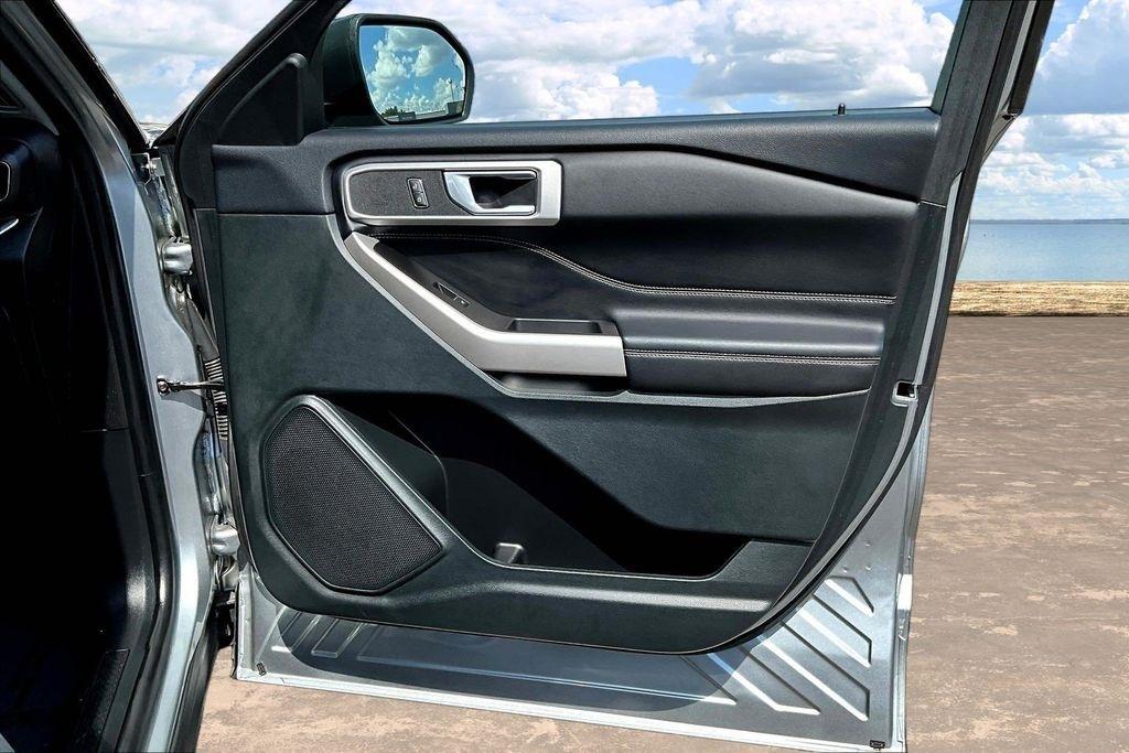 Ford Explorer XLT RWD 2024