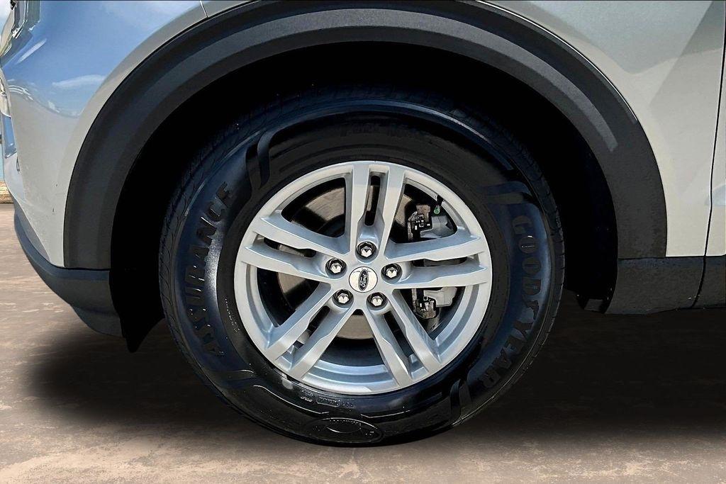 Ford Explorer XLT RWD 2024