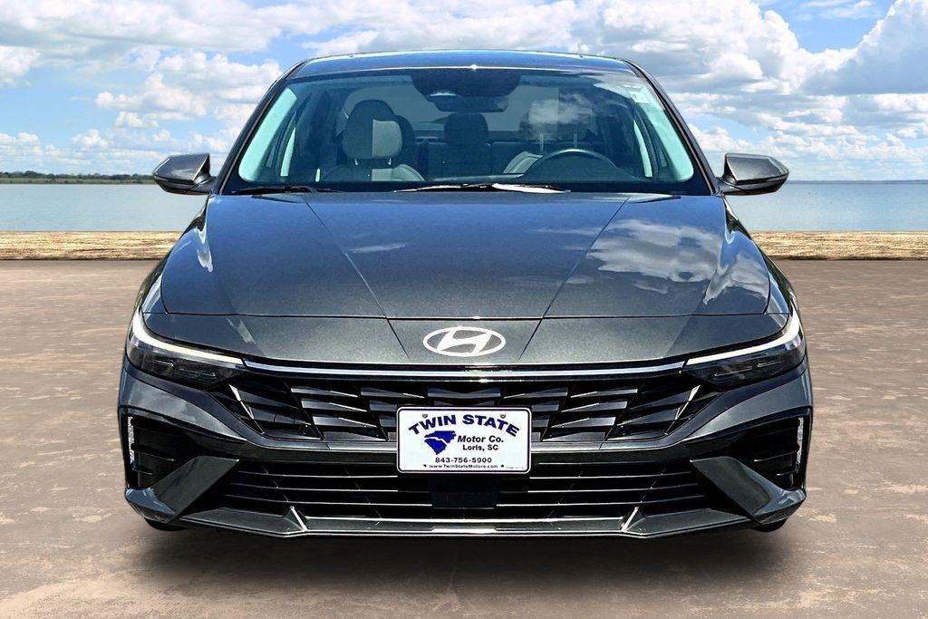 Hyundai Elantra Limited IVT 2025