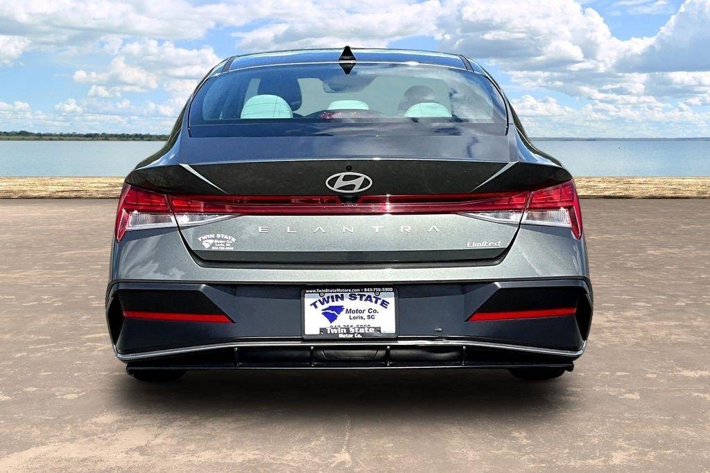 Hyundai Elantra Limited IVT 2025