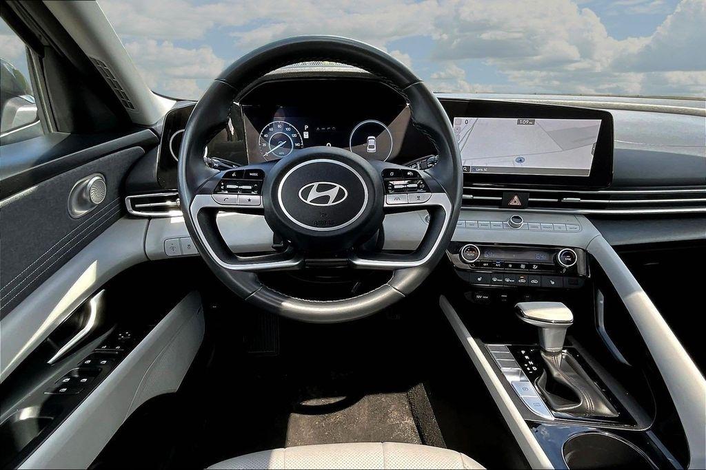 Hyundai Elantra Limited IVT 2025