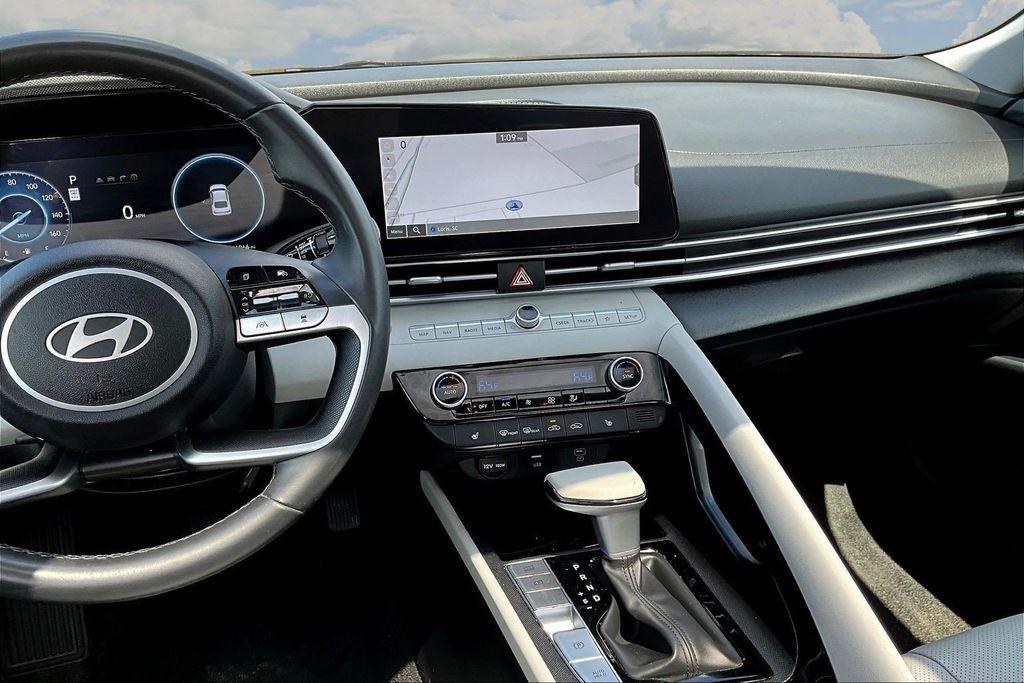 Hyundai Elantra Limited IVT 2025