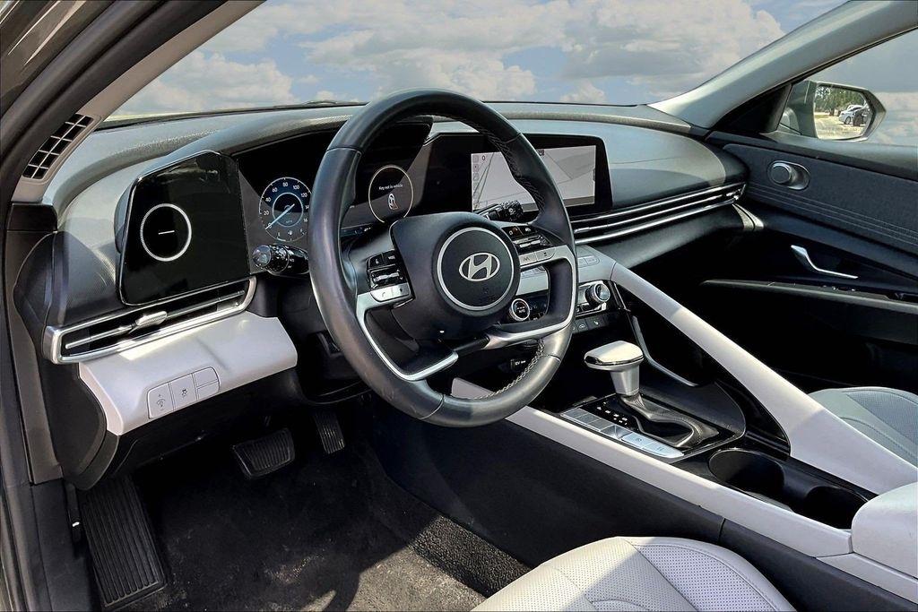 Hyundai Elantra Limited IVT 2025