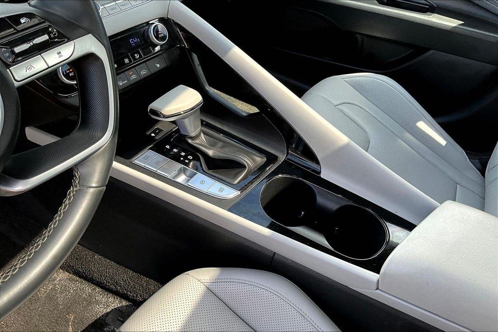 Hyundai Elantra Limited IVT 2025