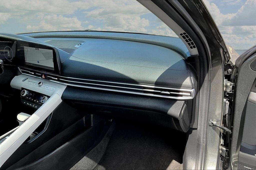 Hyundai Elantra Limited IVT 2025