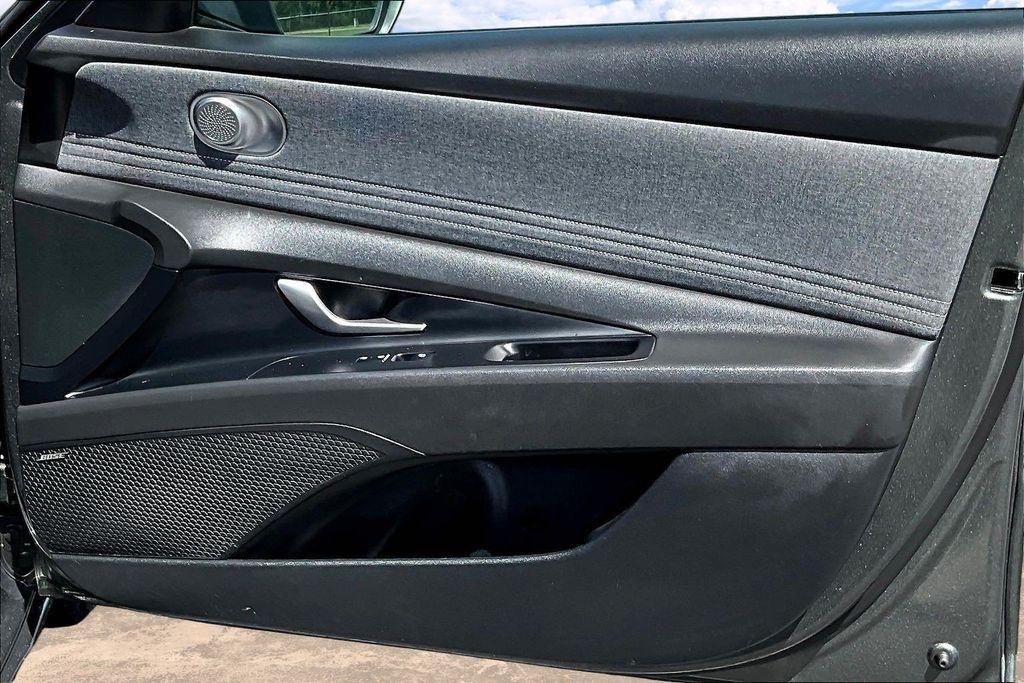 Hyundai Elantra Limited IVT 2025