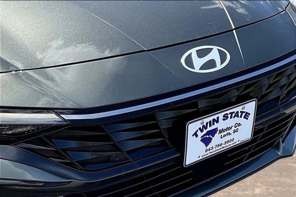 Hyundai Elantra Limited IVT 2025