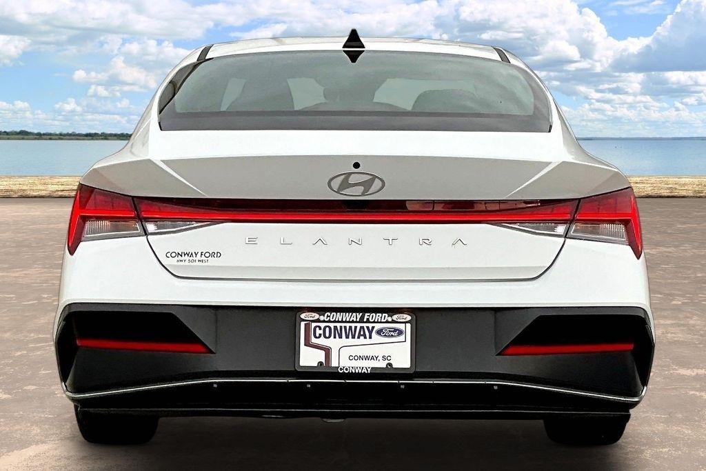 Hyundai Elantra SEL Convenience IVT 2025