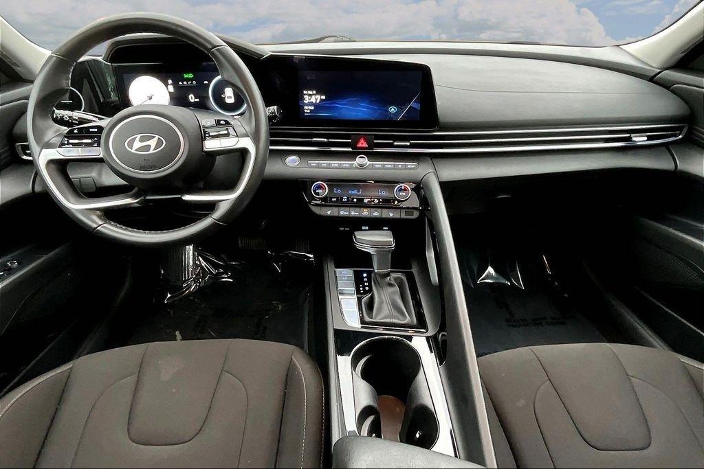 Hyundai Elantra SEL Convenience IVT 2025