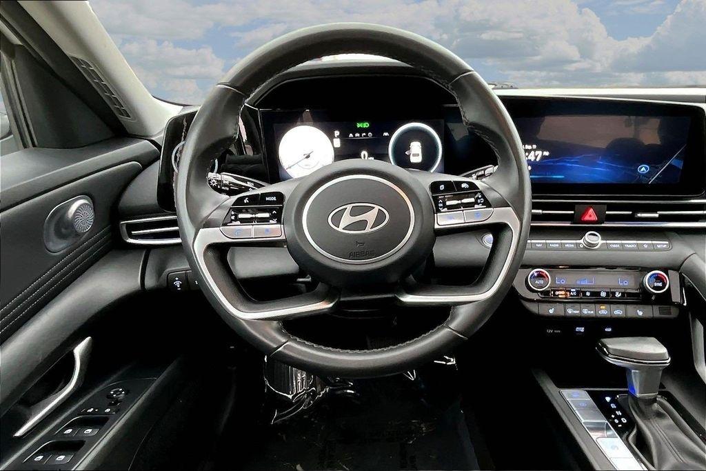 Hyundai Elantra SEL Convenience IVT 2025