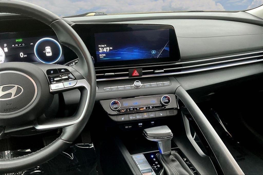 Hyundai Elantra SEL Convenience IVT 2025