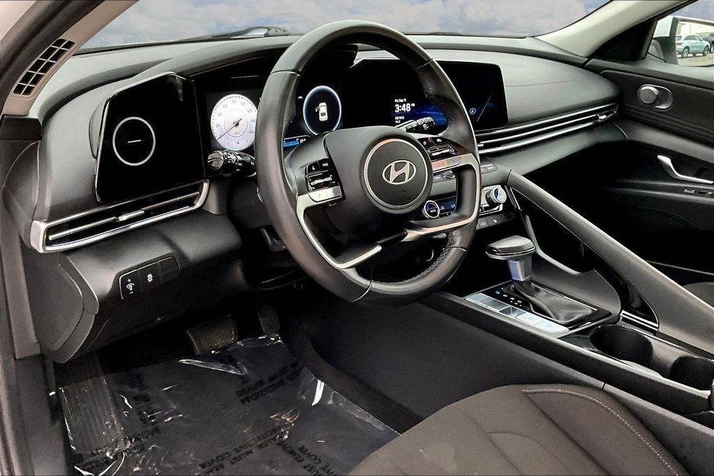 Hyundai Elantra SEL Convenience IVT 2025