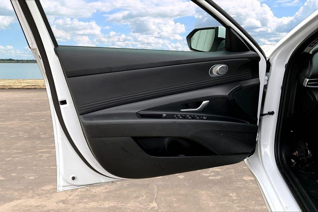Hyundai Elantra SEL Convenience IVT 2025