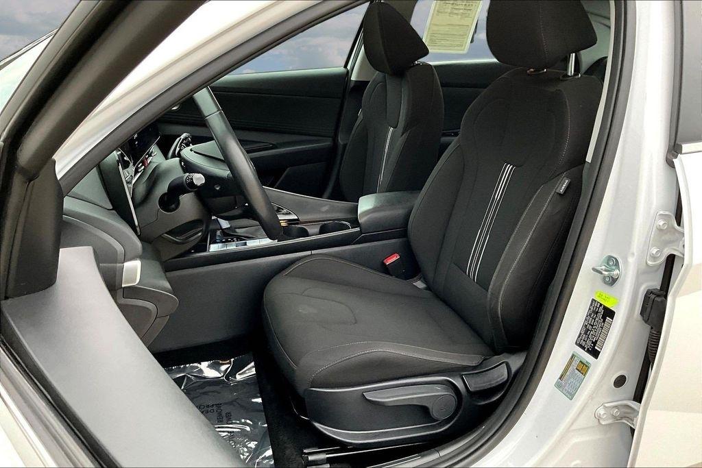 Hyundai Elantra SEL Convenience IVT 2025