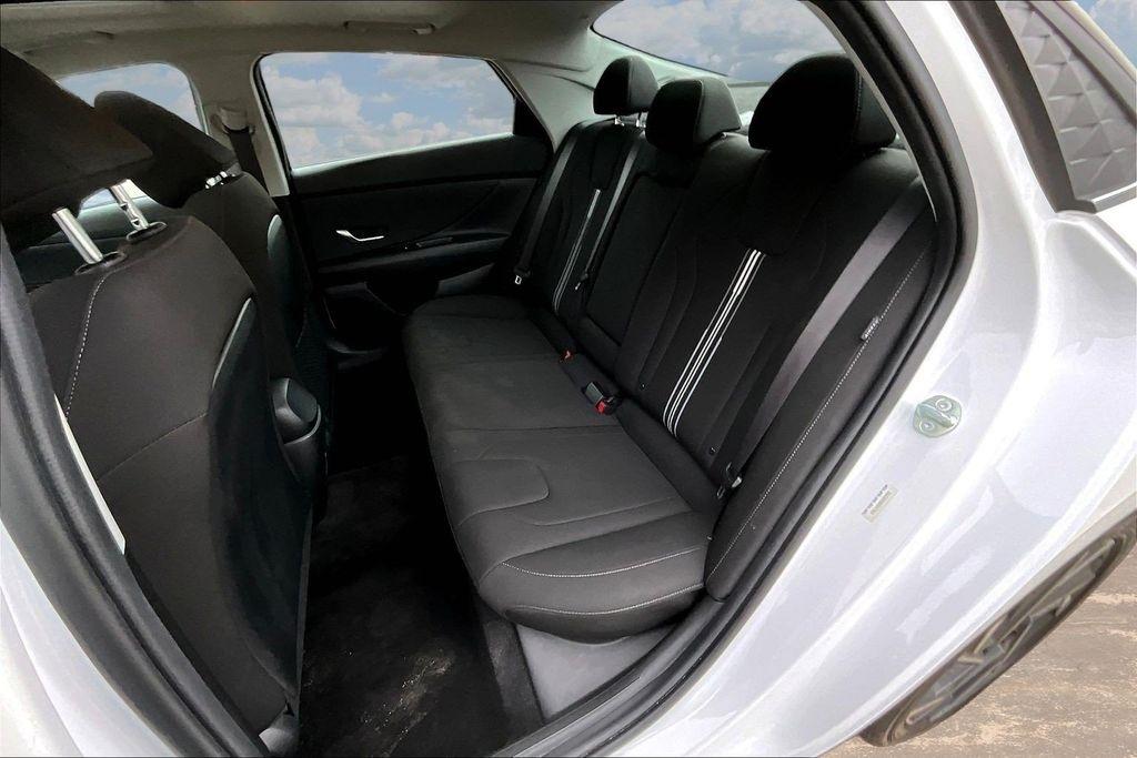 Hyundai Elantra SEL Convenience IVT 2025