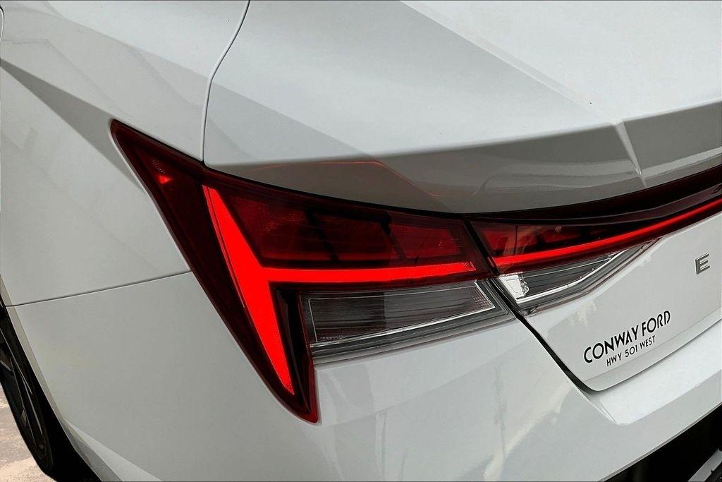 Hyundai Elantra SEL Convenience IVT 2025