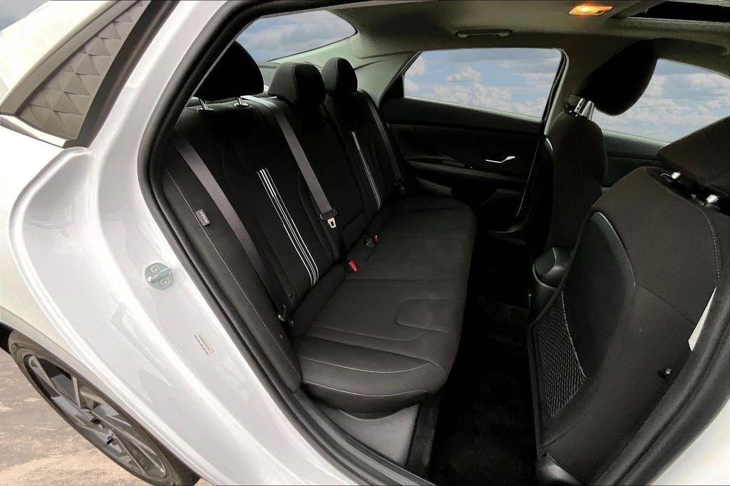 Hyundai Elantra SEL Convenience IVT 2025