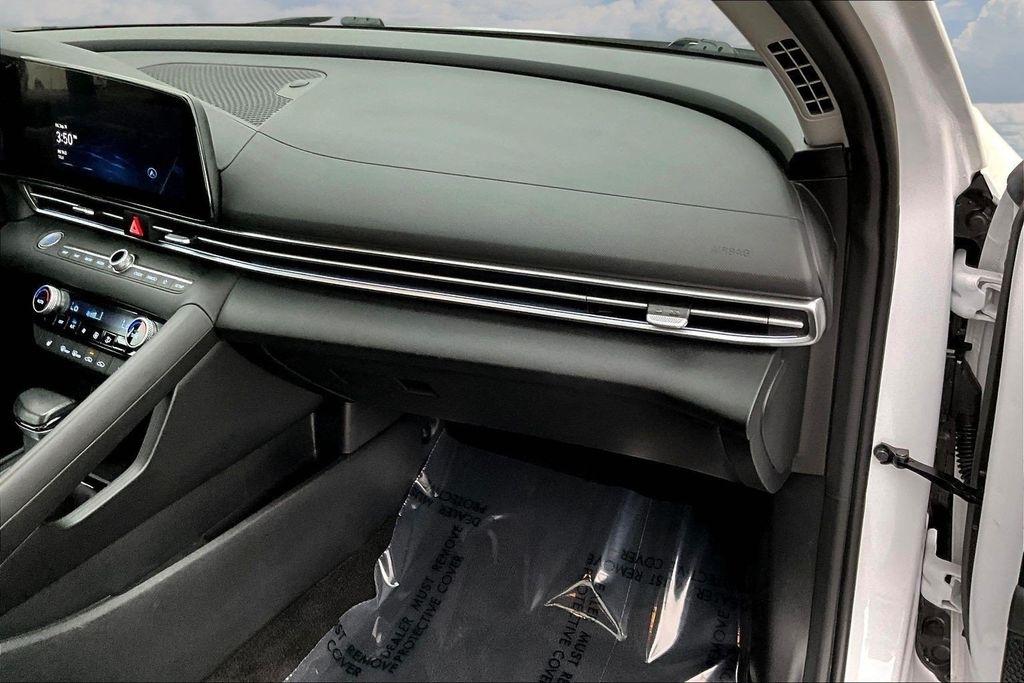 Hyundai Elantra SEL Convenience IVT 2025