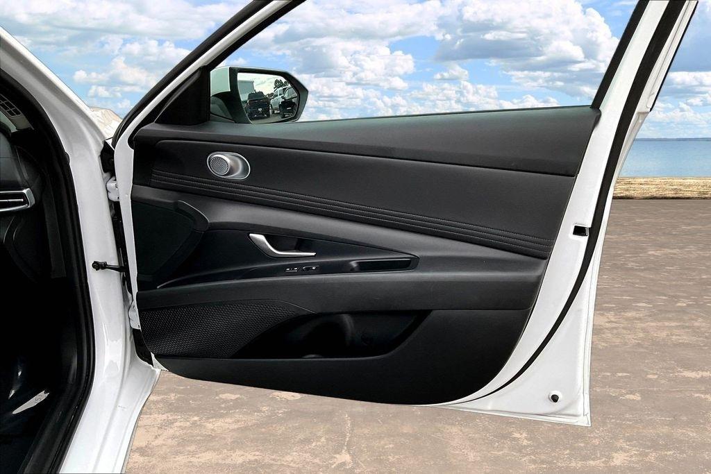 Hyundai Elantra SEL Convenience IVT 2025