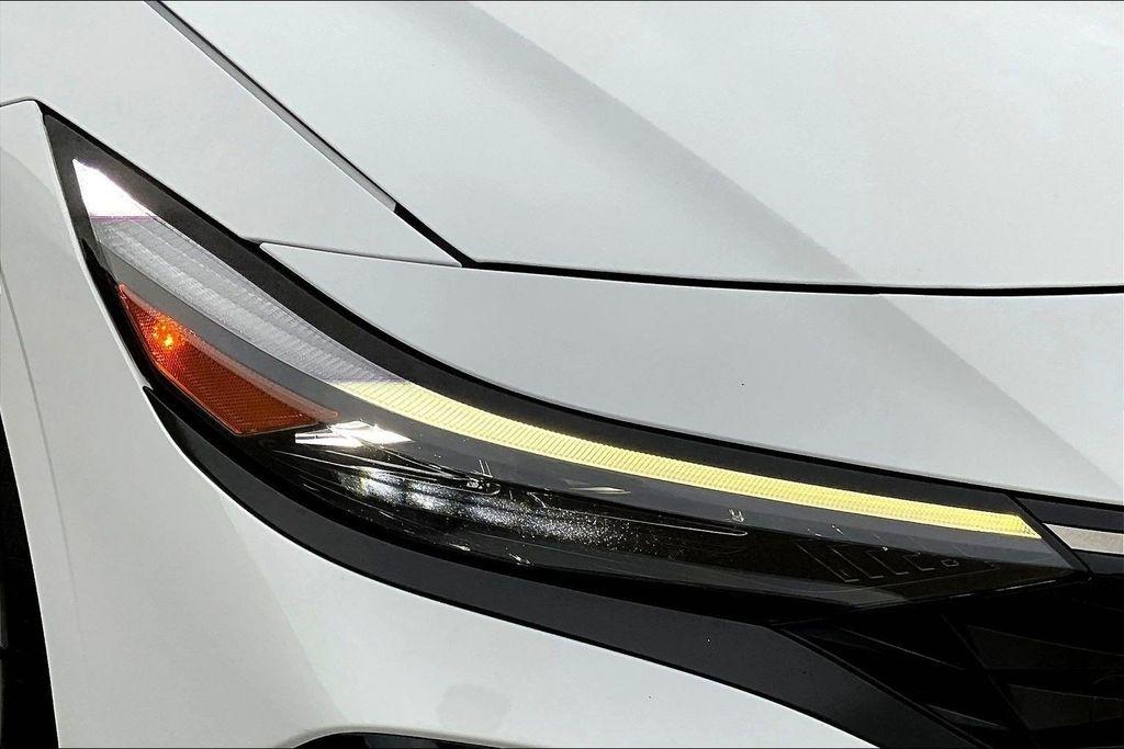 Hyundai Elantra SEL Convenience IVT 2025