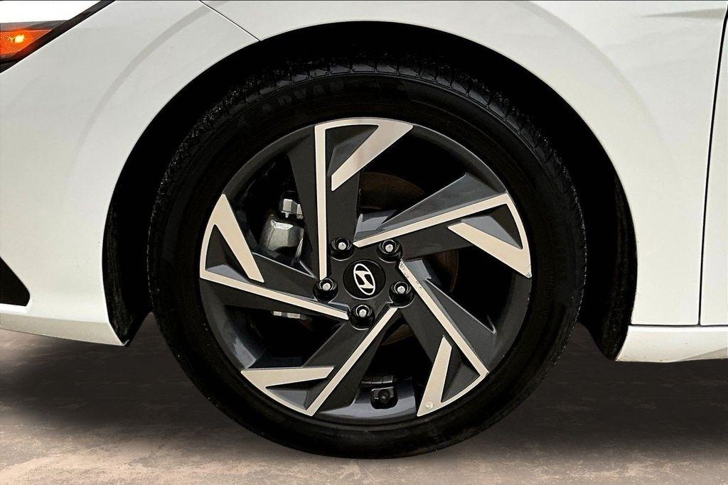 Hyundai Elantra SEL Convenience IVT 2025