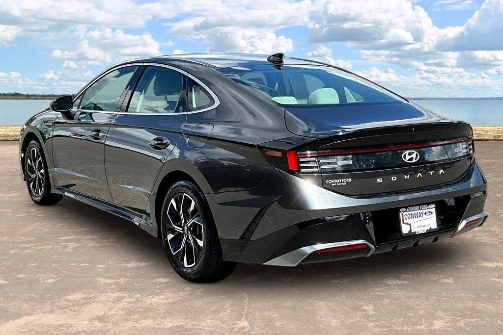 Hyundai Sonata SEL FWD 2025