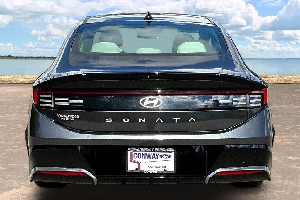 Hyundai Sonata SEL FWD 2025