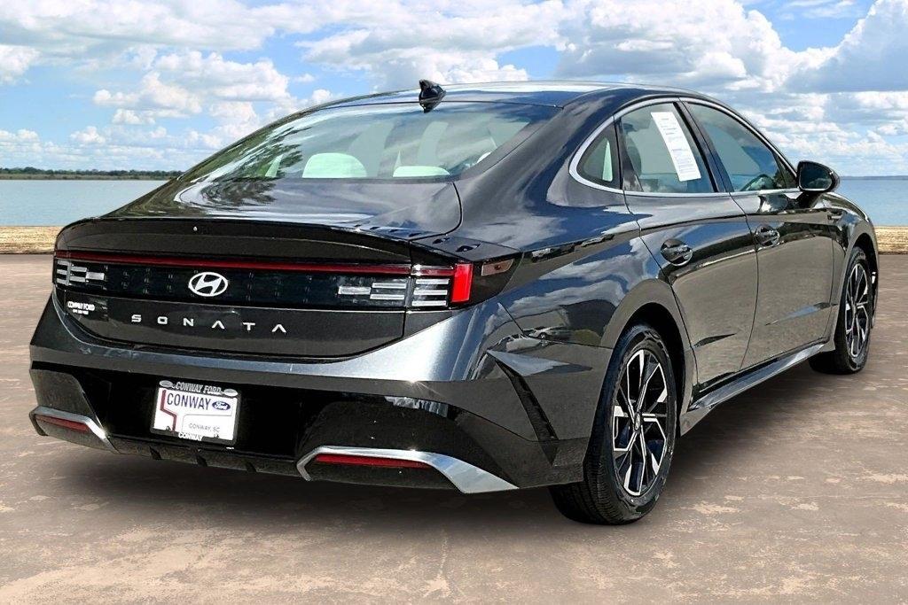Hyundai Sonata SEL FWD 2025