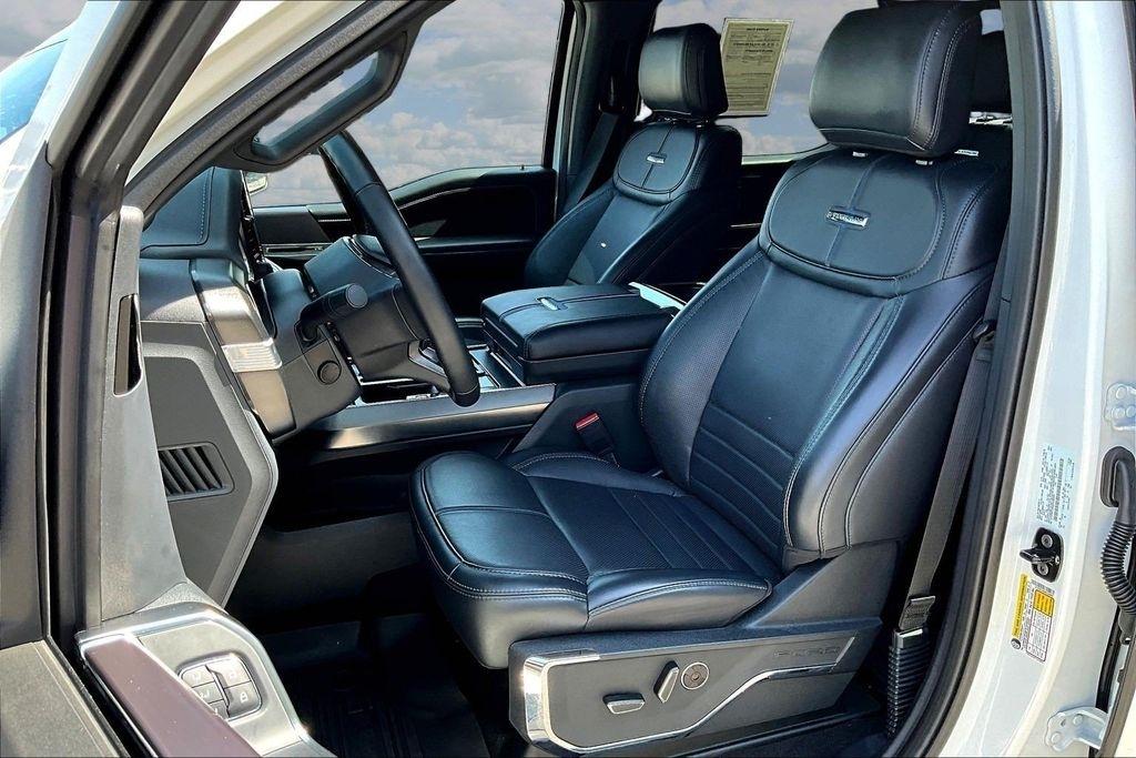 Ford F-150 Platinum 4WD SuperCrew 5.5' Box 2025