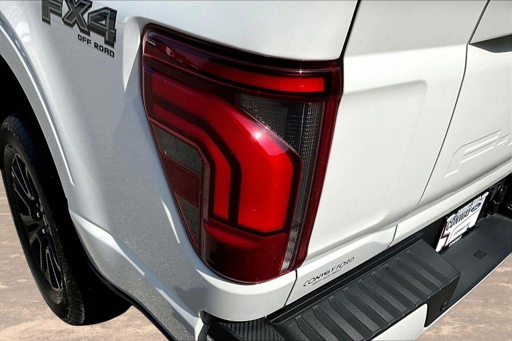 Ford F-150 Platinum 4WD SuperCrew 5.5' Box 2025