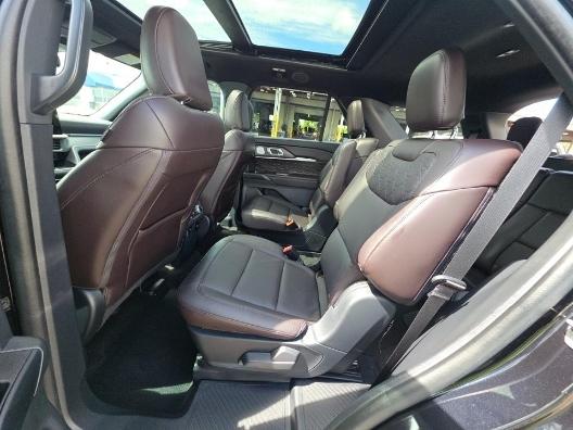 Ford Explorer Platinum 4WD 2025