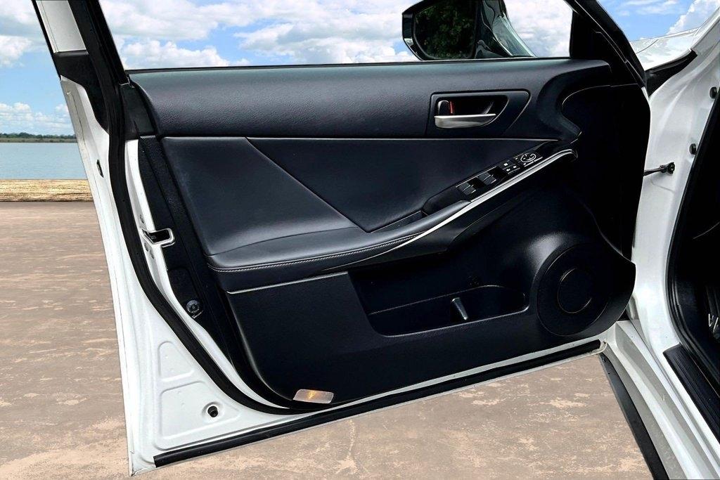 Lexus IS IS 300 RWD 2023