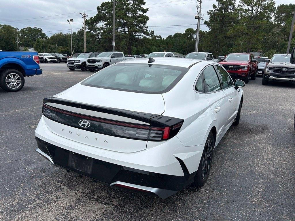 Hyundai Sonata SEL FWD 2025