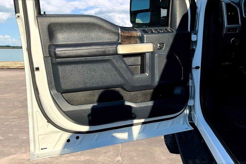 Ford Super Duty F-250 SRW King Ranch 4WD Crew Cab 8' Box 2022