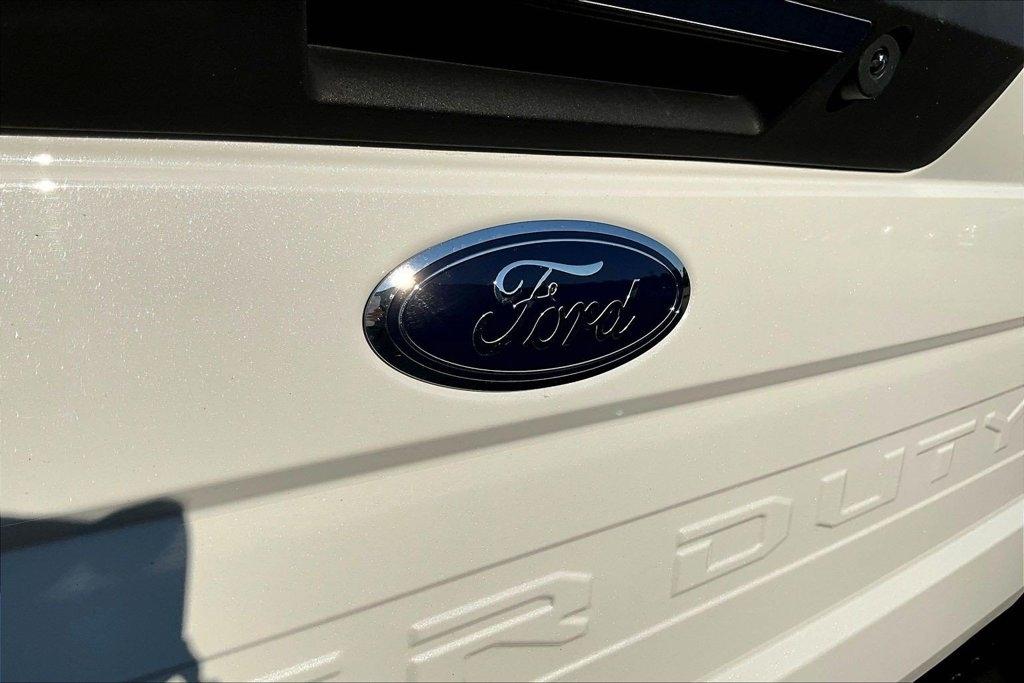 Ford Super Duty F-250 SRW King Ranch 4WD Crew Cab 8' Box 2022