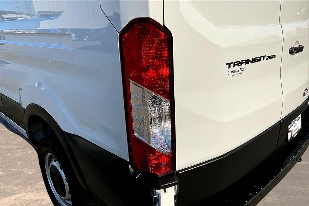 Ford Transit Cargo Van T-250 148" Med Rf 9150 GVWR RWD 2026