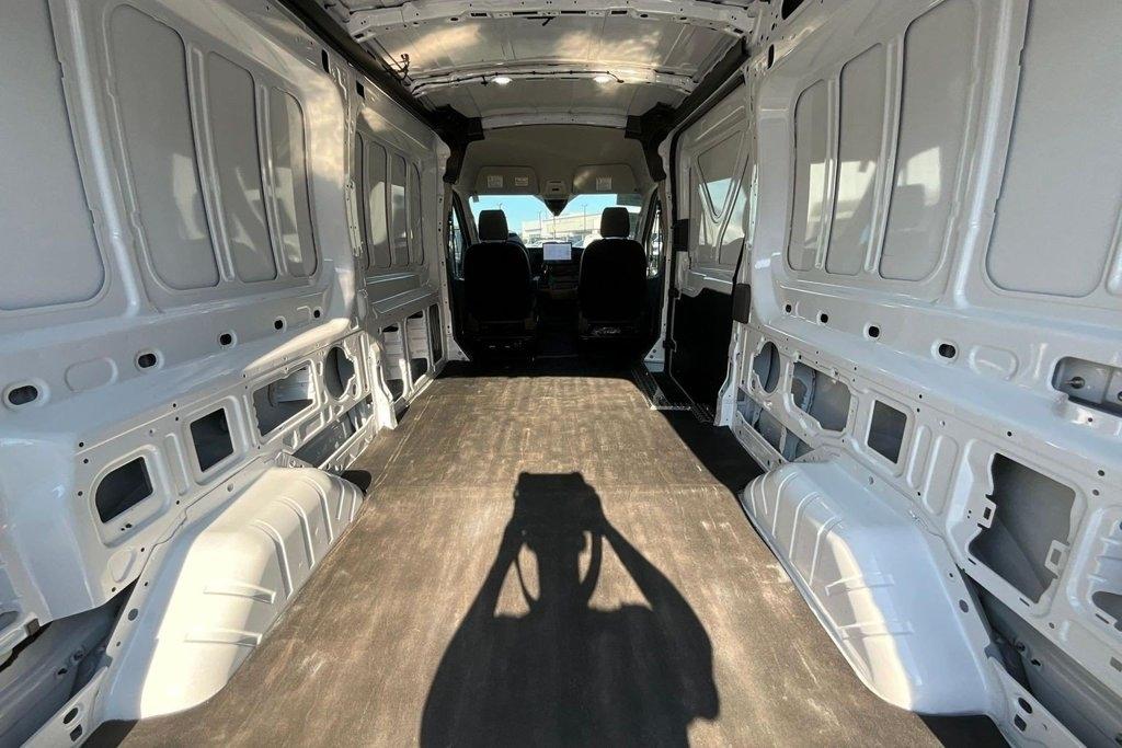 Ford Transit Cargo Van T-250 148" Med Rf 9150 GVWR RWD 2026