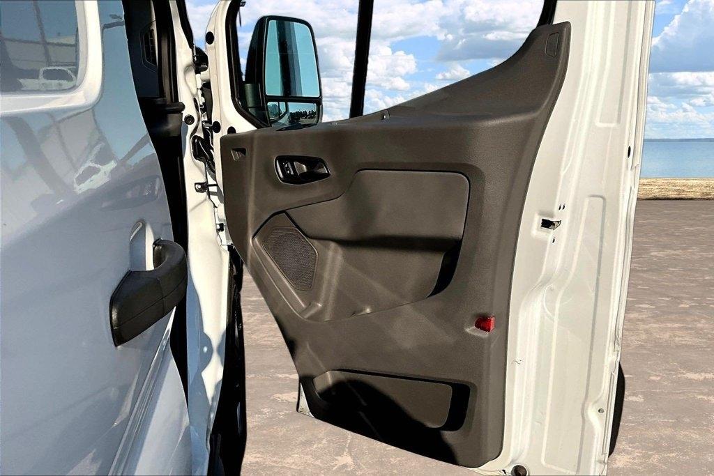 Ford Transit Cargo Van T-250 148" Med Rf 9150 GVWR RWD 2026