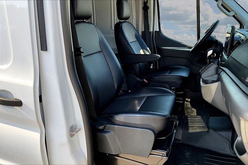 Ford Transit Cargo Van T-250 148" Med Rf 9150 GVWR RWD 2026