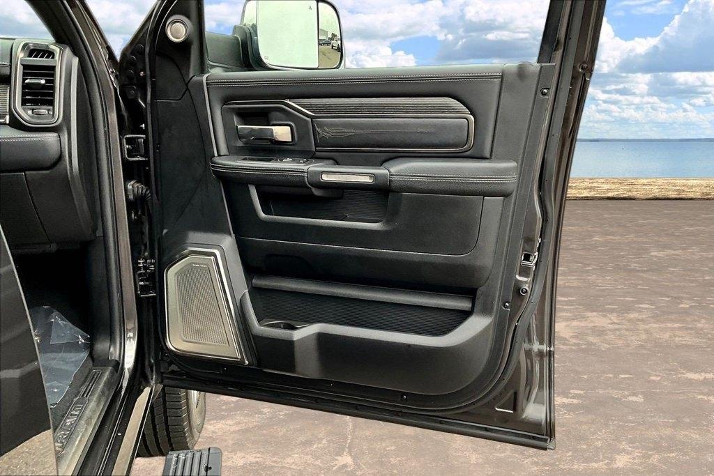 RAM 2500 Limited 4x4 Crew Cab 6'4" Box 2019